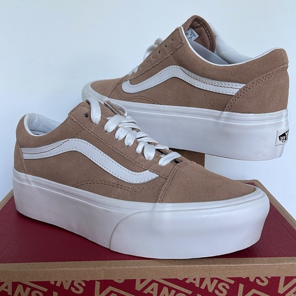 Vans WMNS Old Skool Stacked Soft Suede Burro/True White 
VN0A7Q5MB69
Platforms - Picture 8 of 16